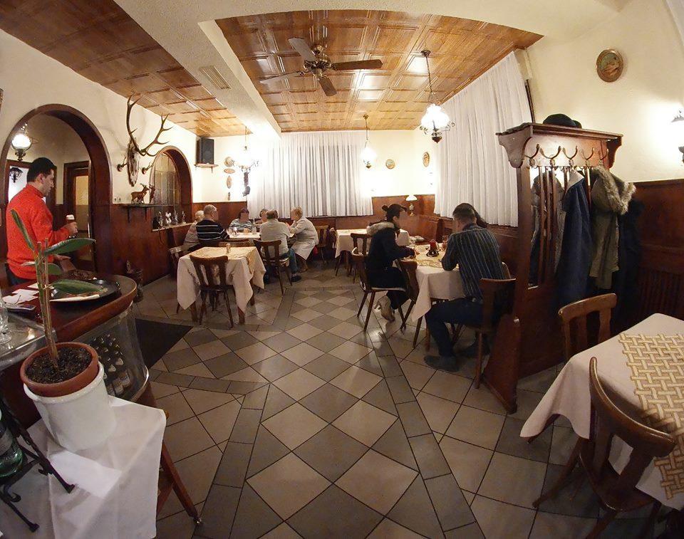 Отель Gasthaus Hirschberg Людвигсбург Экстерьер фото
