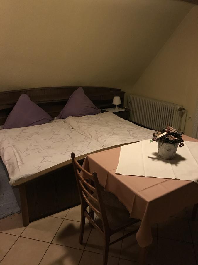 Отель Gasthaus Hirschberg Людвигсбург Экстерьер фото